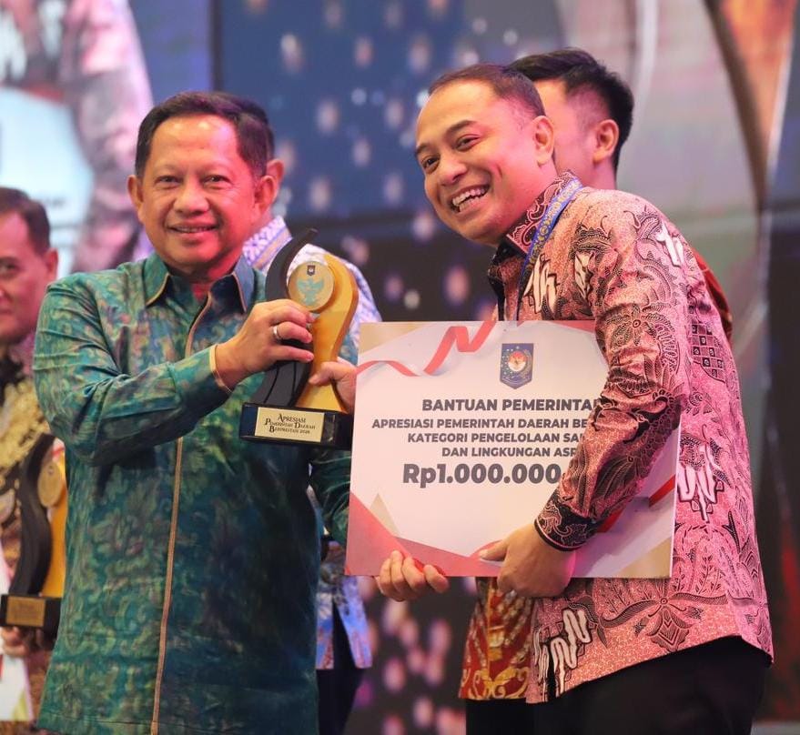 Pemkot Surabaya Borong Tiga Penghargaan Nasional