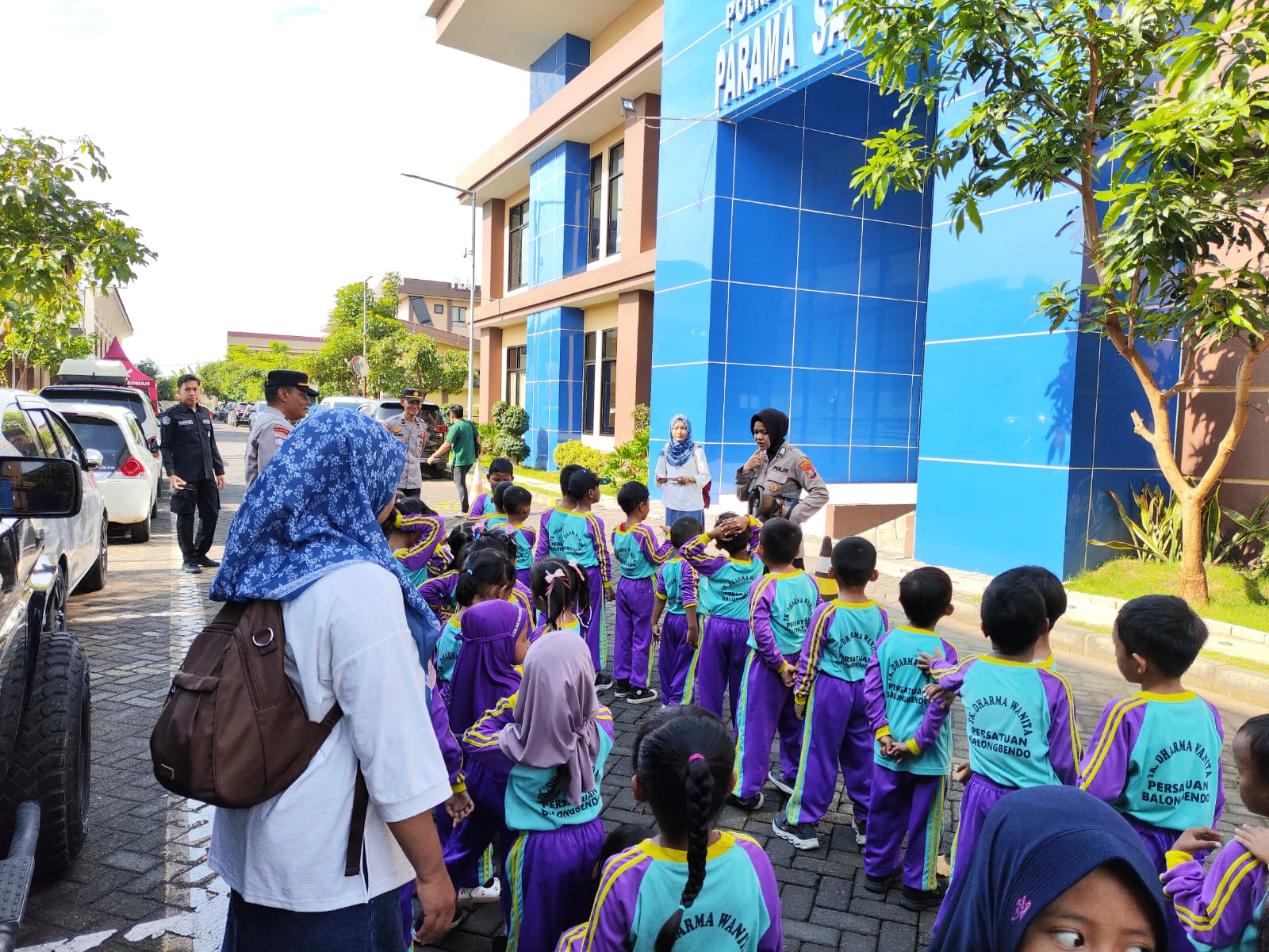 Edukasi Tertib Lalu Lintas, Satbinmas Polresta Sidoarjo Sambut Hangat Kunjungan Siswa TK