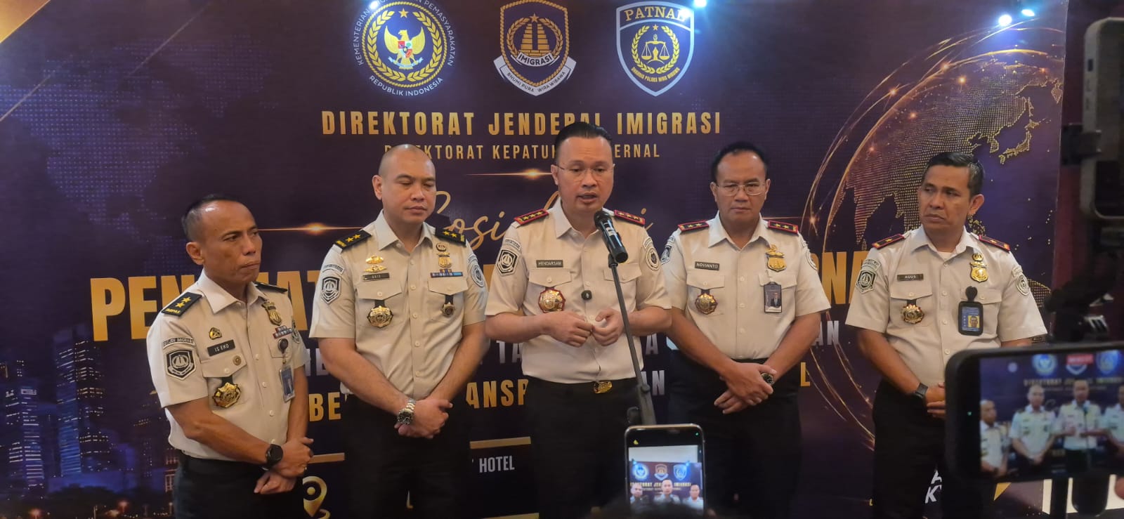 Dirjen Imigrasi Sosialisasi Penguatan Kepatuhan Internal di Surabaya