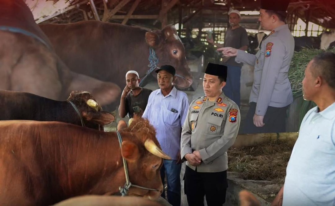 Antisipasi Pencurian, Kapolres Bojonegoro Cek Kandang Ternak Jelang Iduladha