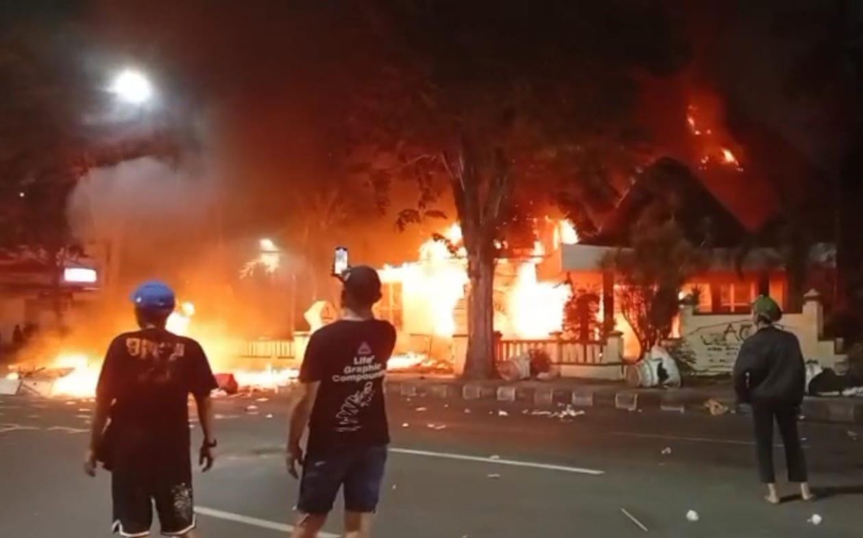 Tak Ada Korban Jiwa dalam Insiden Polsek Tegalsari Dibakar Massa, Tahanan Sudah Dievakuasi Lebih Dulu