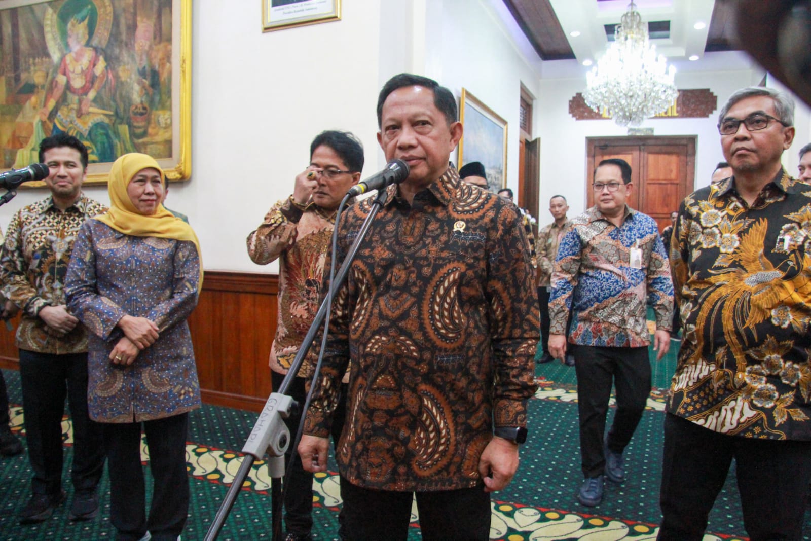 Marak OTT, KPK dan Kemendagri Kumpulkan Kepala Daerah se Jatim-Bali di Grahadi