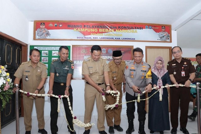 Kapolres dan Bupati Lamongan Resmikan Kampung Bebas Narkoba di Desa Made