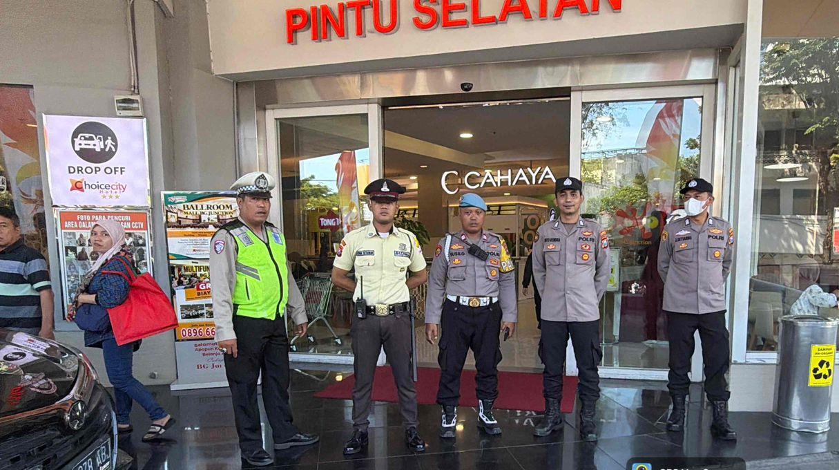Polsek Bubutan Terjunkan Patroli Presisi di Pusat Keramaian Mall BG Junction
