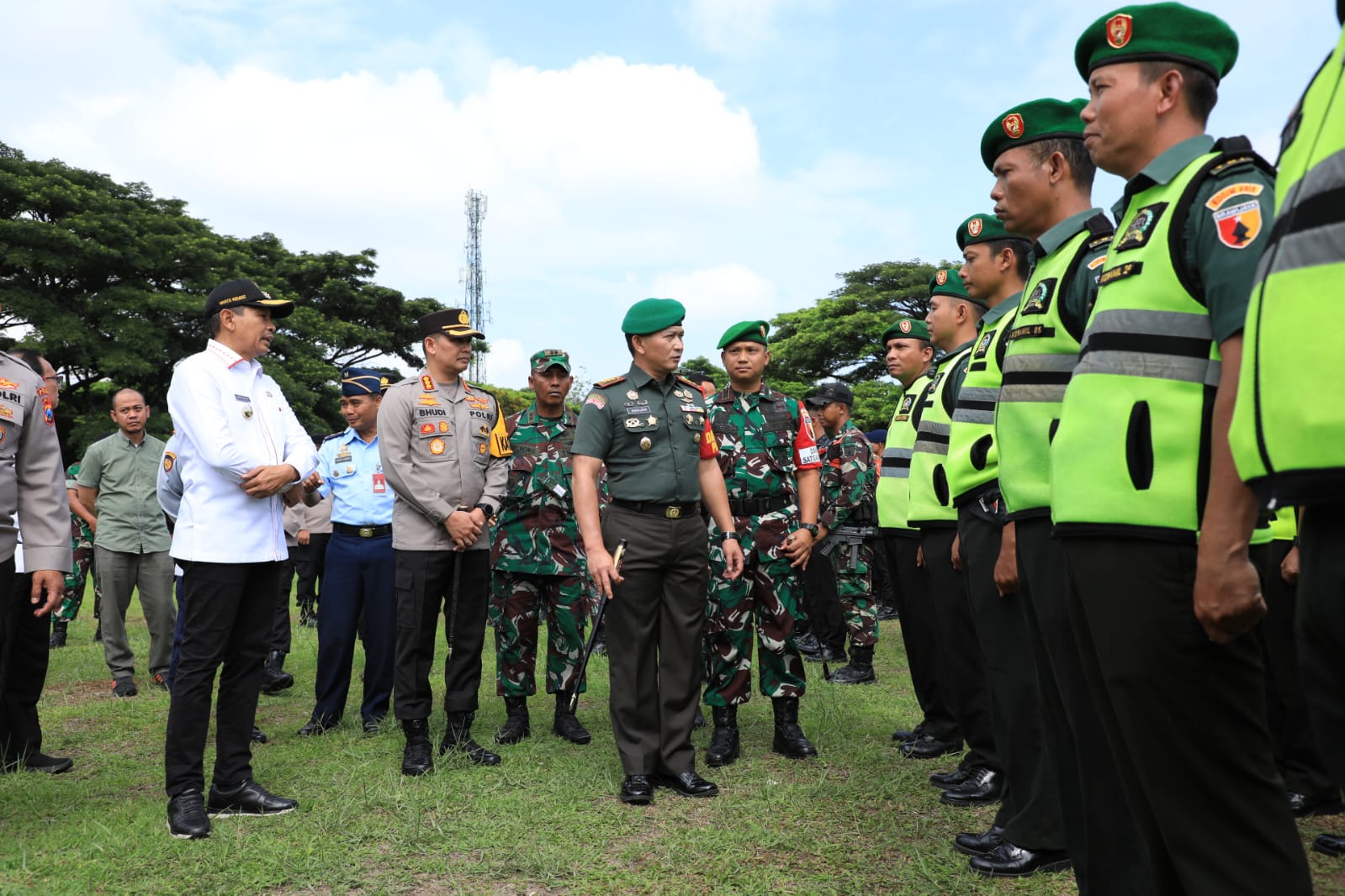 Dampingi Danrem 083/ BDJ, Pj Wali Kota Malang Tinjau Kesiapan Pasukan Pengamanan Kunjungan Presiden 