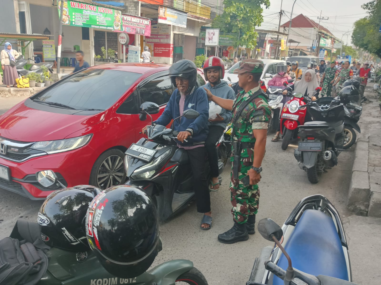 Jumat Berkah Jadi Momen Berbagi Kodim Lamongan