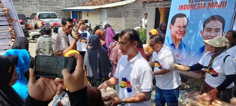  Pilar 08 Bagi Ribuan Makan Siang Gratis 