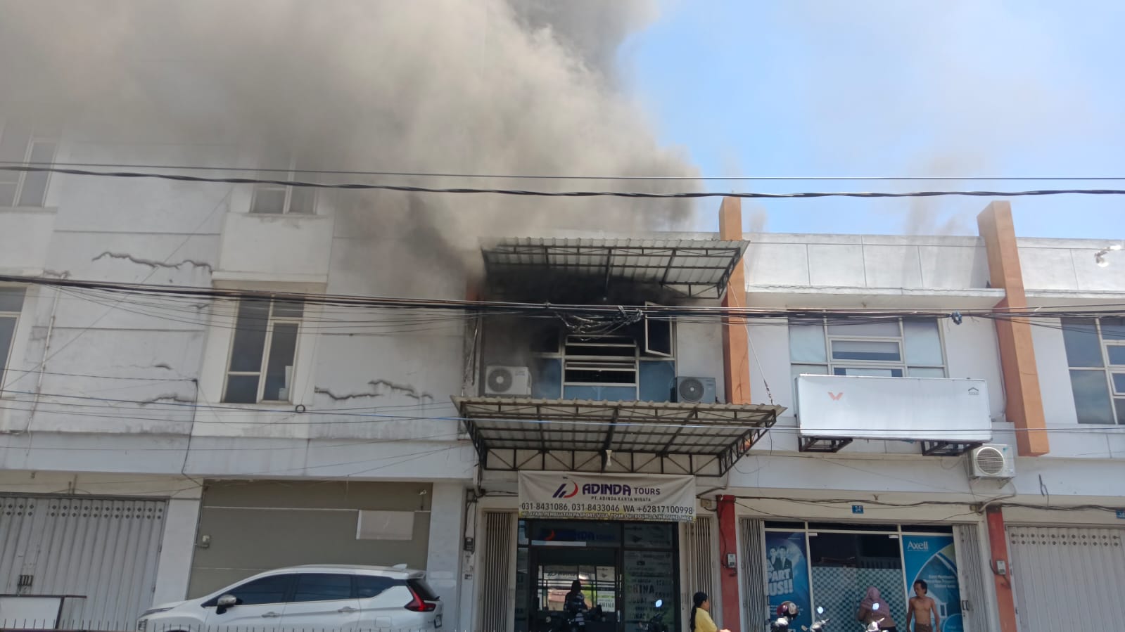 Kantor Travel di Tenggilis Terbakar