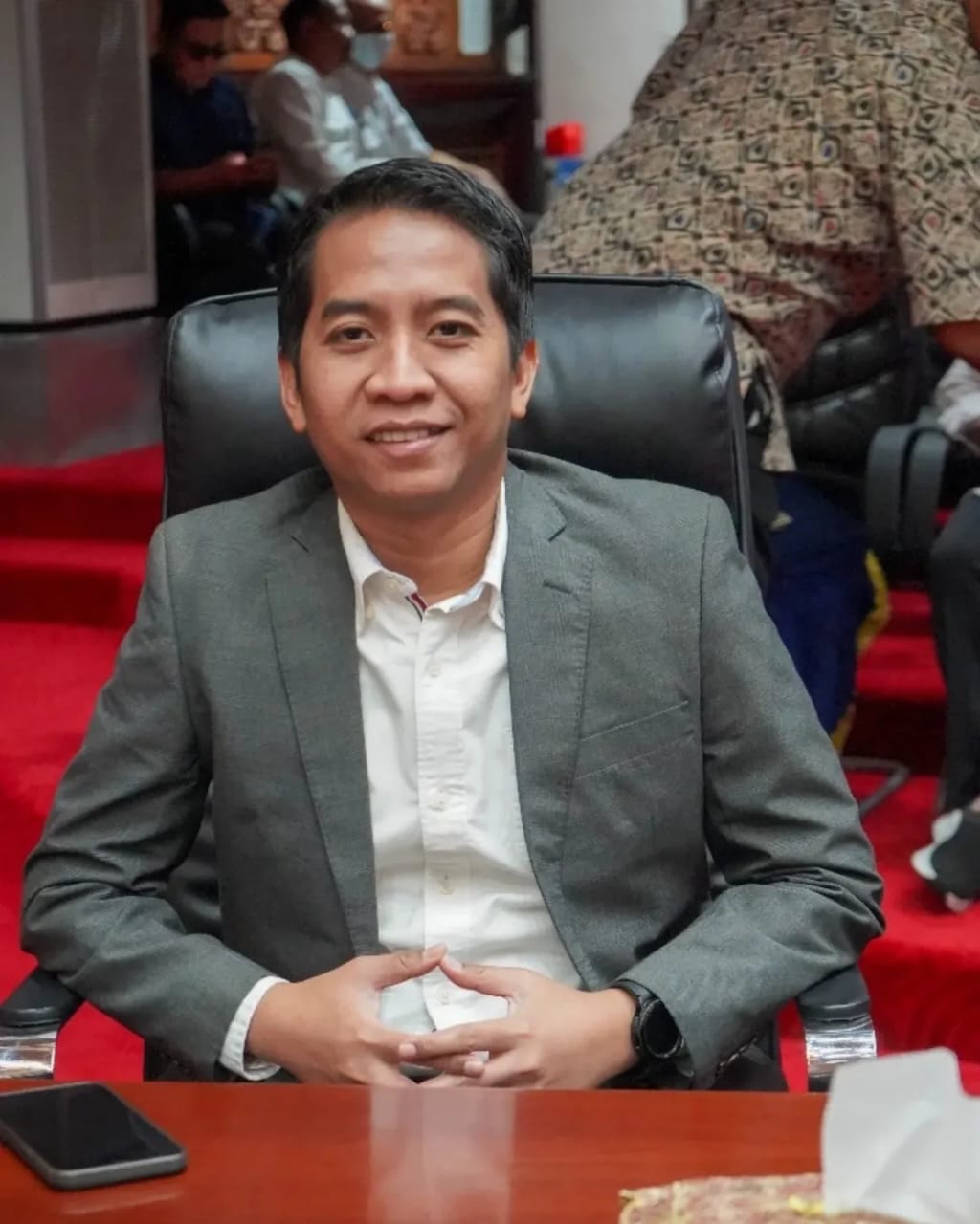 DPRD Surabaya Dorong Legalisasi Parkir Liar untuk Genjot PAD, Pengawasan Dishub Jadi Kunci