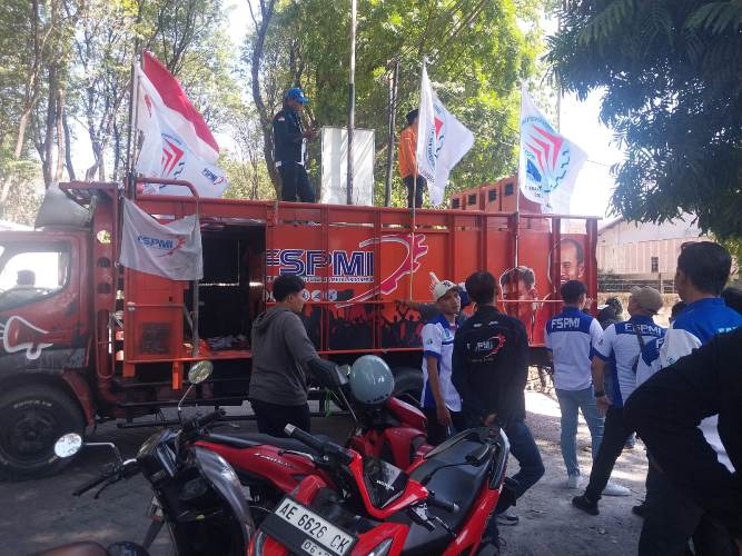 Pengamanan Unjuk Rasa FSPMI di PT Shopee, Polsek Tenggilis Mejoyo Lakukan Mediasi