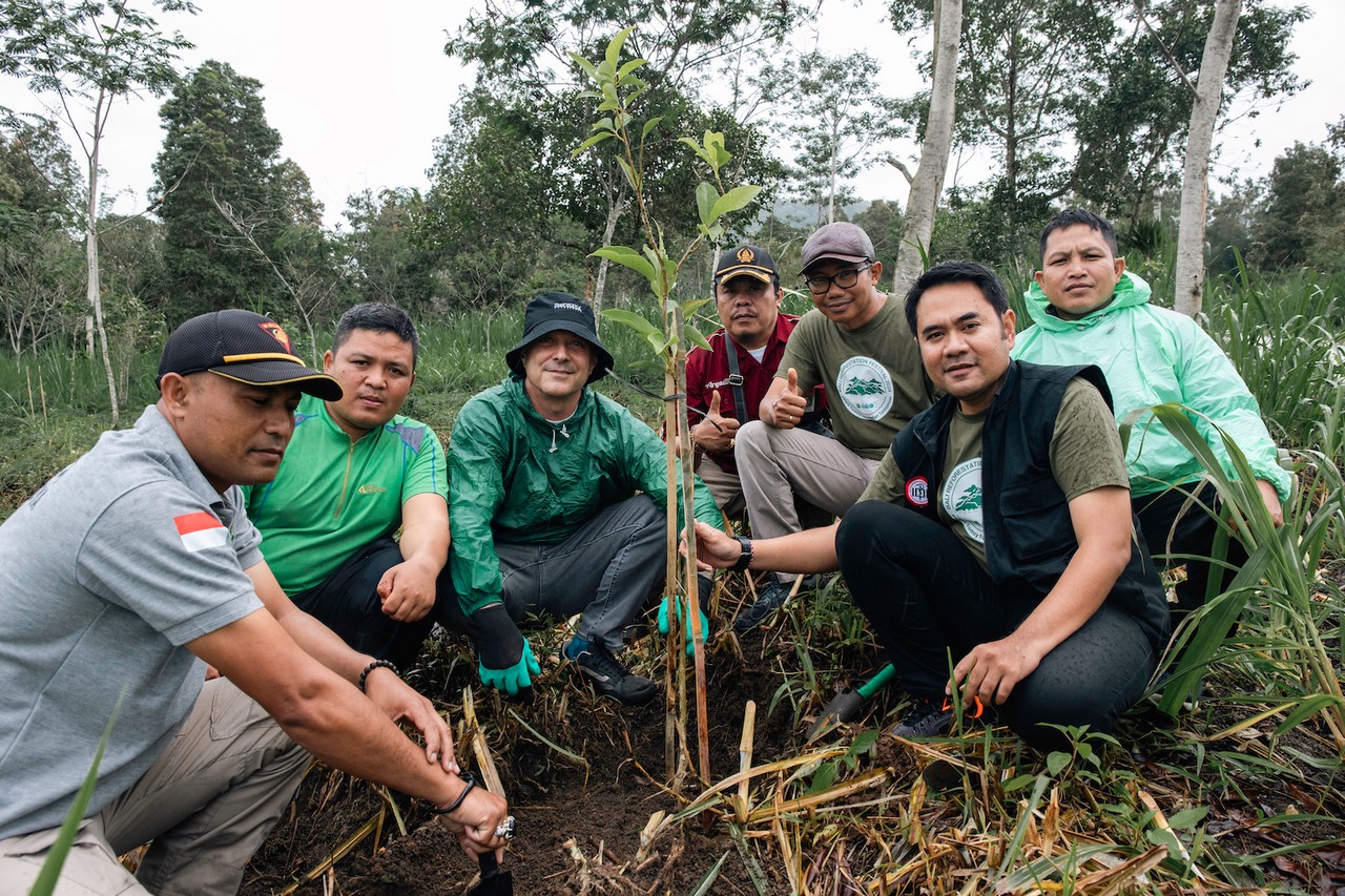 Wujudkan Komitmen Lestari, Sensatia Botanicals Tanam 2.000 Pohon