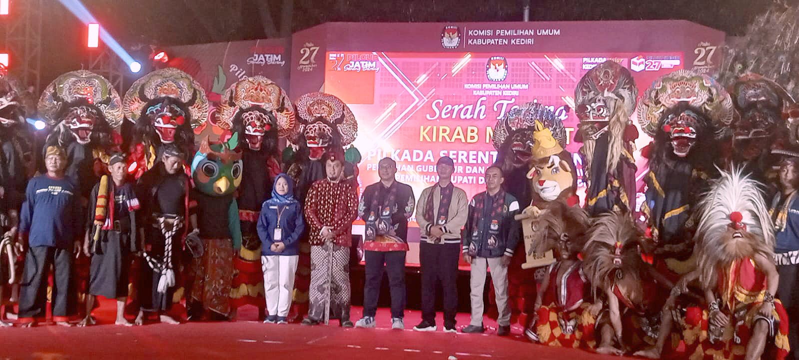 KPU Kabupaten Kediri Kirab Maskot Si Jali dan Si Nara Dibanjiri Ribuan Masyarakat 