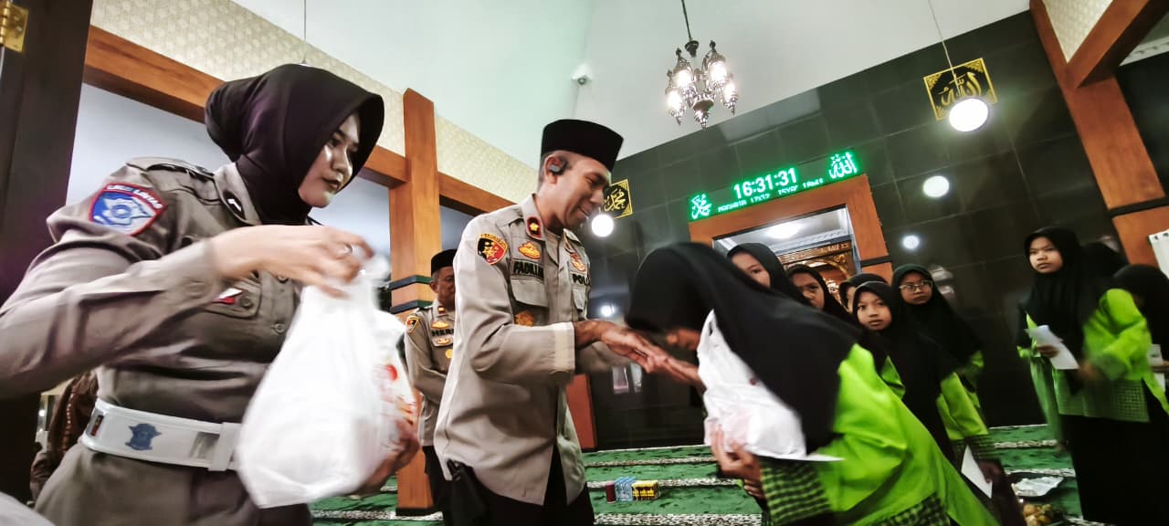 Polres Blitar Gelar Doa Bersama Anak Yatim untuk Blitar Raya Aman Kondusif