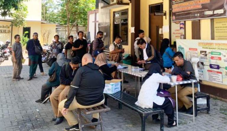 Pelayanan SKCK di Polsek Rungkut Dipadati Ratusan Pemohon untuk Pendaftaran P3K