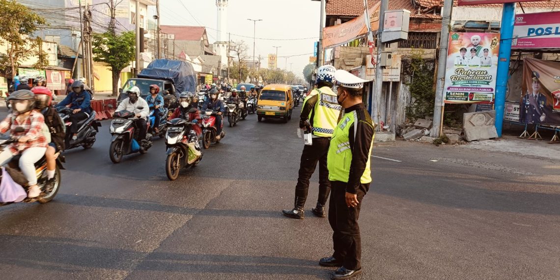 Tingkatkan Keselamatan Masyarakat di Jalan, Unit Lantas Polsek Gedangan Lakukan Gatur Pagi