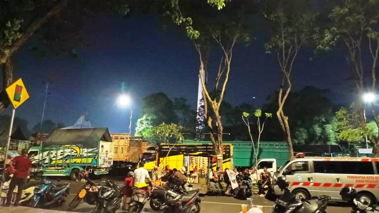 Ribuan Sopir Truk Ancam Menginap di Jalan Pahlawan, Lumpuhkan Jantung Kota Surabaya