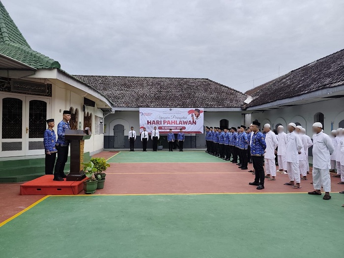 WBP Lapas Jember Berpeci Putih Ikuti Upacara Hari Pahlawan, Kalapas: Teladani Semangat Juang Demi Pengabdian