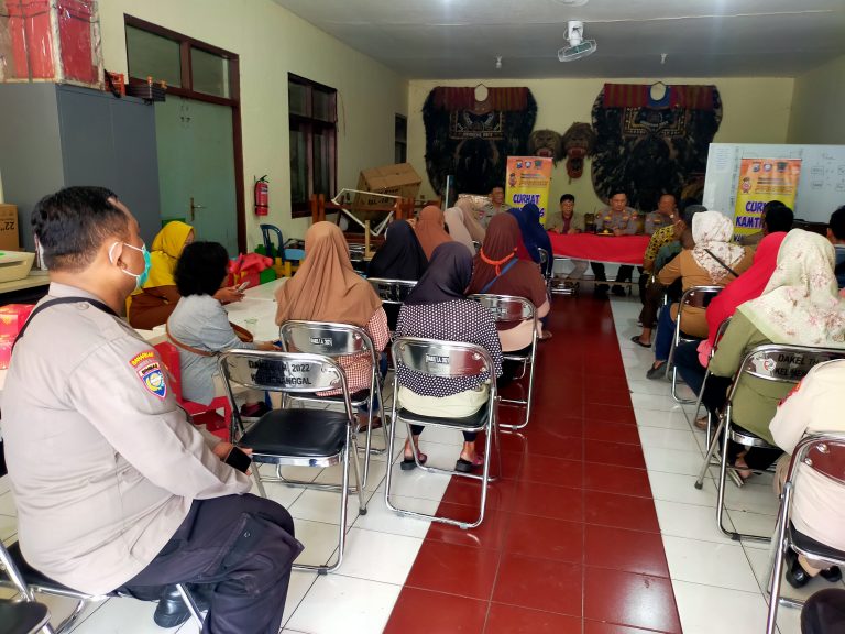 Jum'at Curhat, Wakapolsek Gayungan Dengar Aspirasi Warga Menanggal