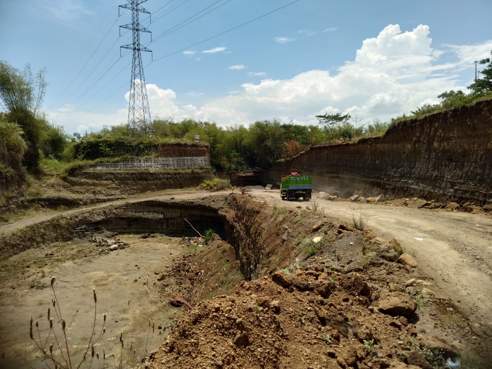 Resahkan Warga, Bupati Mojokerto Pantau Tambang Galian C di Ngoro