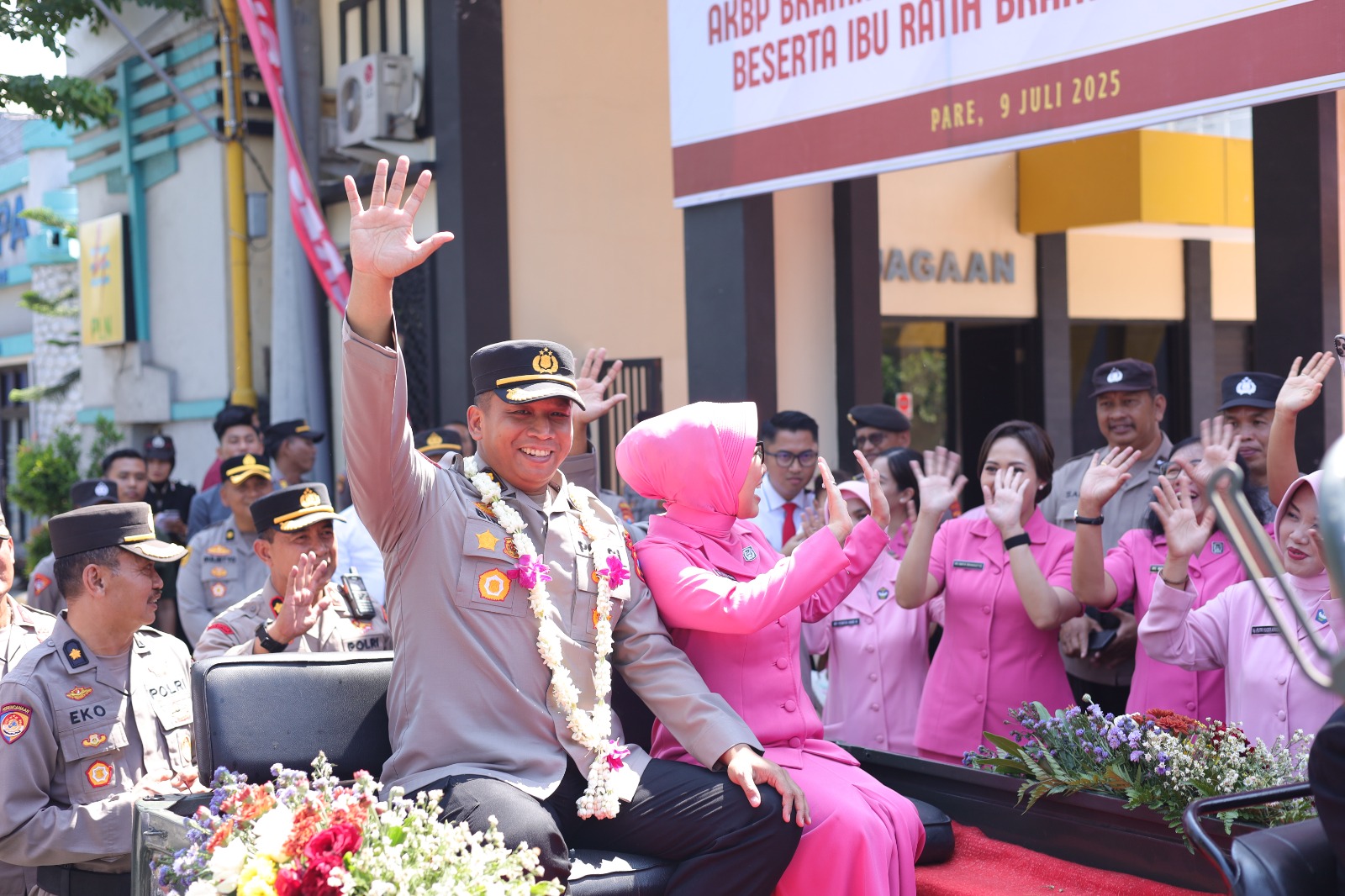 Kapolres Kediri Berganti, Welcome and Farewell Parade Digelar Khidmat