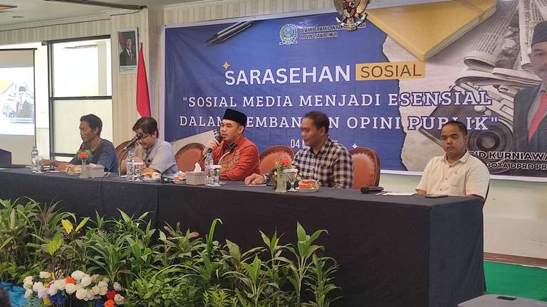 Kuatnya Peran Media Sosial dalam Membangun Opini Publik