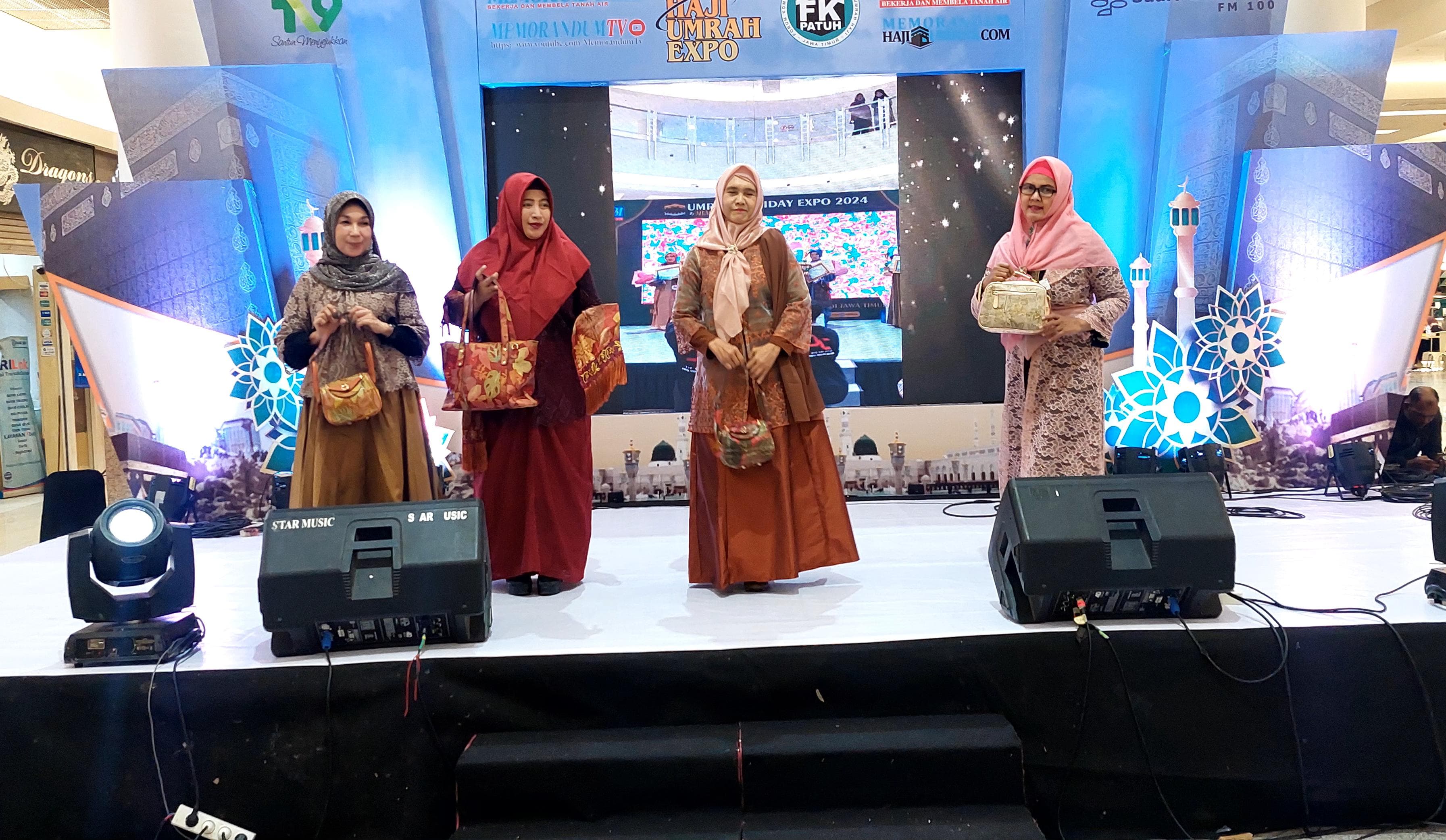 Fashion Show IPEMI Jatim Pukau Pengunjung Memorandum Haji Umrah Expo 2024