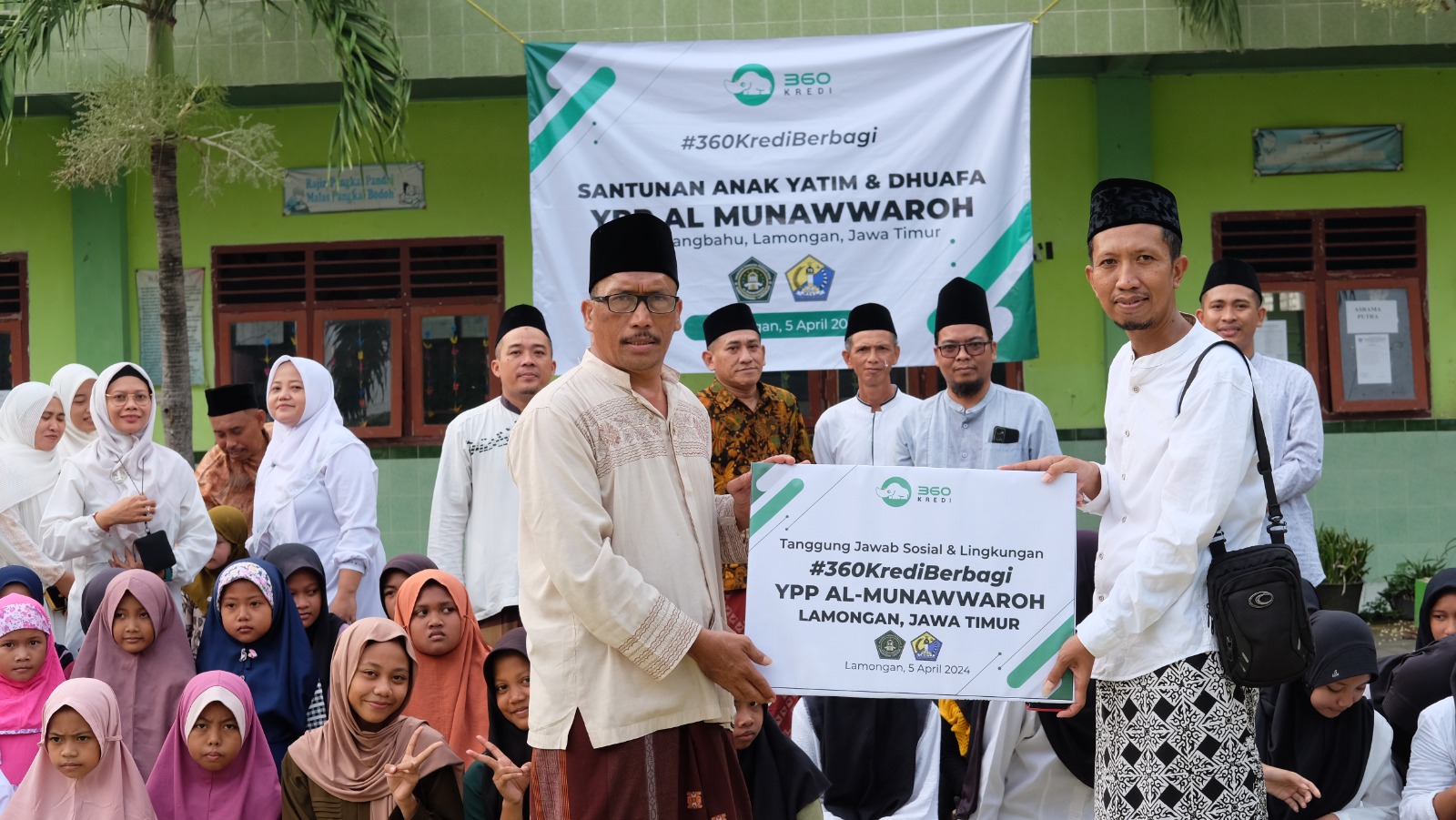 YPP AL Munawwaroh Bagi Takjil dan Santuni 126 Anak Yatim