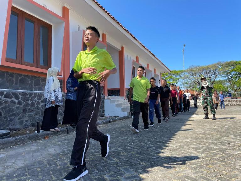 Tunggu Sarpras Belajar, Siswa SRT 5 Ponorogo Isi Kegiatan Berkebun dan Beternak
