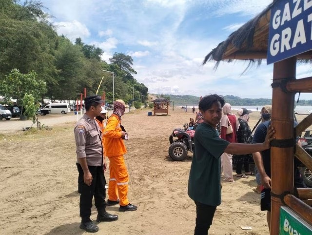 Libur Nataru, Anggota Polres Tulungagung Patroli Objek Wisata