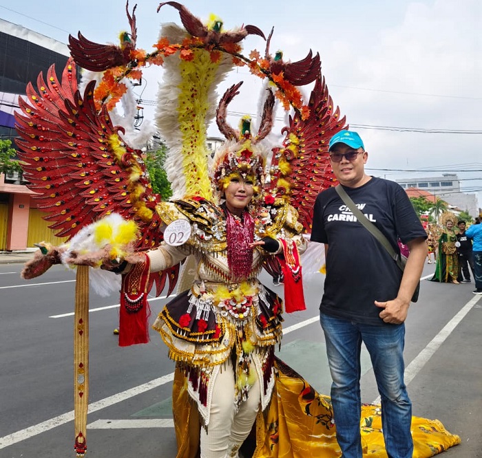 Megah dan Memukau, Kostum Cendrawasih Seberat 25 Kg Asal Lamongan Sabet Juara 1 Surabaya Fashion Festival 2025