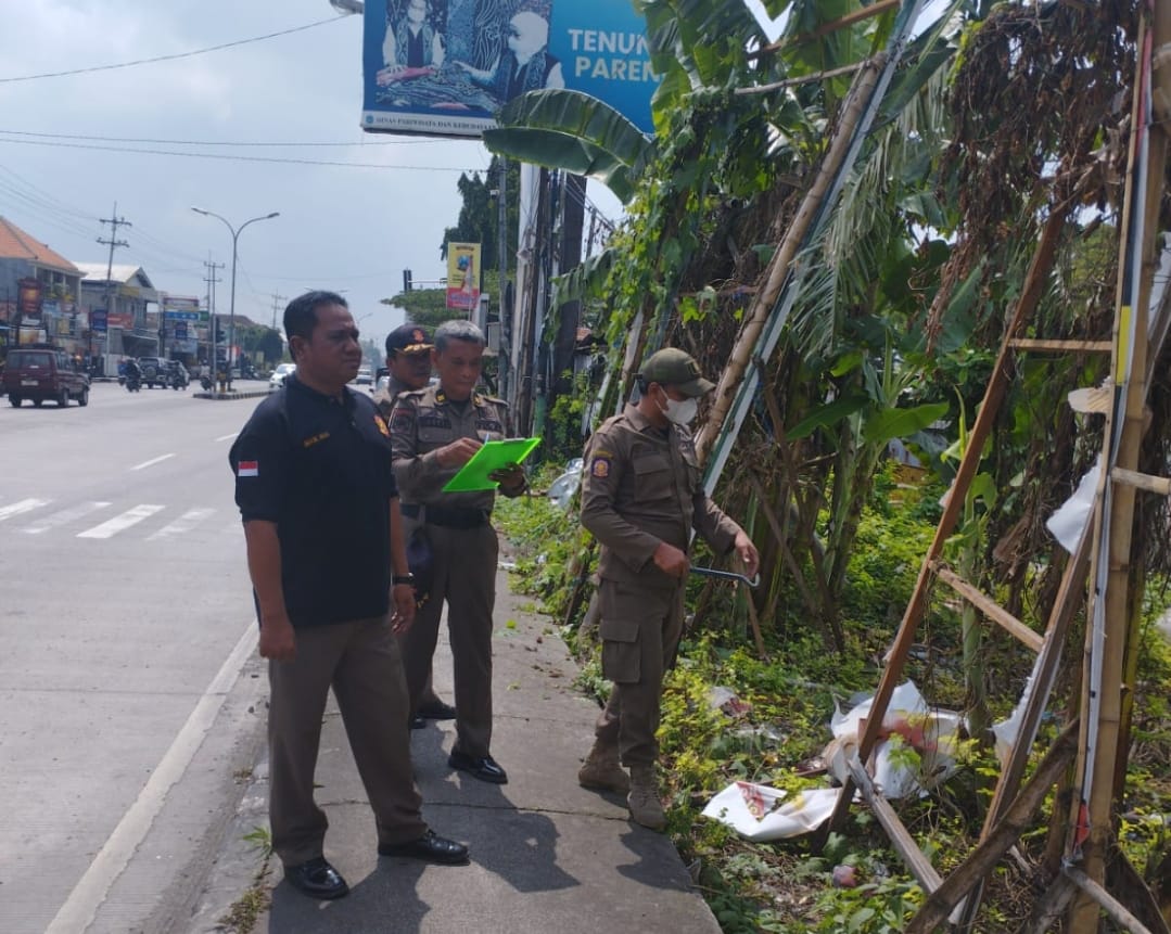 Gelar Penertiban, Satpol PP Lamongan Amankan Puluhan Reklame