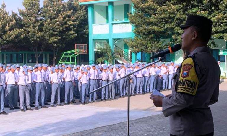 Polsek Rungkut Dorong Siswa MAN Kota Surabaya Jadi Generasi Aktif, Cerdas, dan Tertib