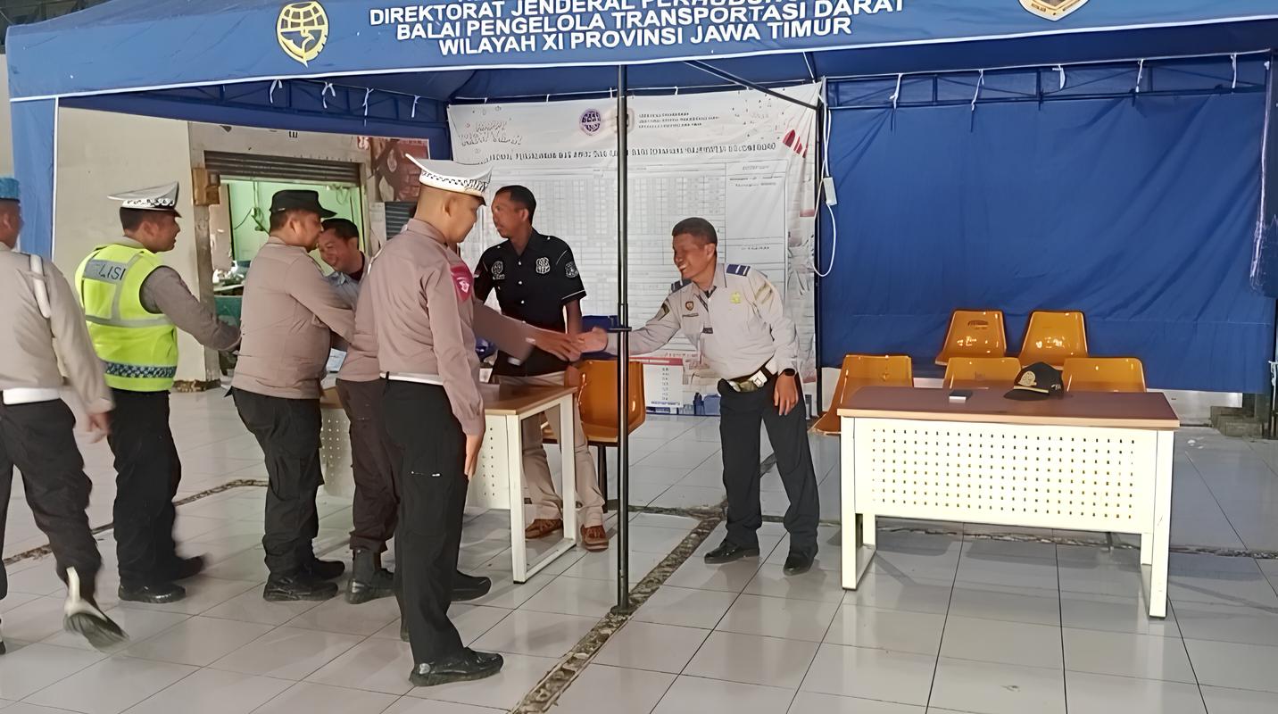 Antisipasi Premanisme, Polsek Bojonegoro Kota Patroli di Terminal Rajakwesi