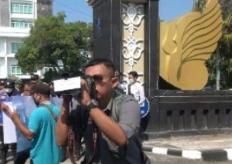 Jurnalis Anjar Berpulang, Bupati Yuhronur Sampaikan Duka Mendalam