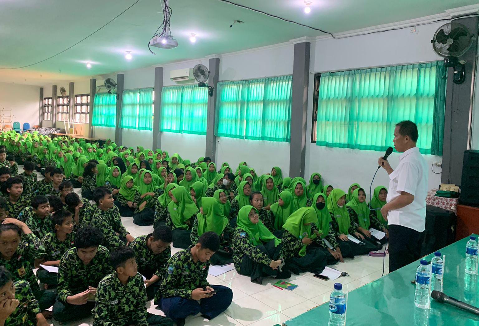 Sambang Sekolah, Polres Pelabuhan Tanjung Perak Ajak Pelajar Perangi Narkoba