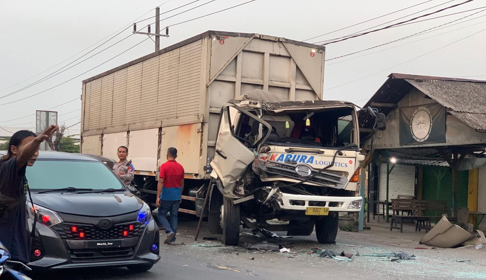 Tabrakan Beruntun Tronton dan Ertiga di Menganti Gresik, Dua Terluka