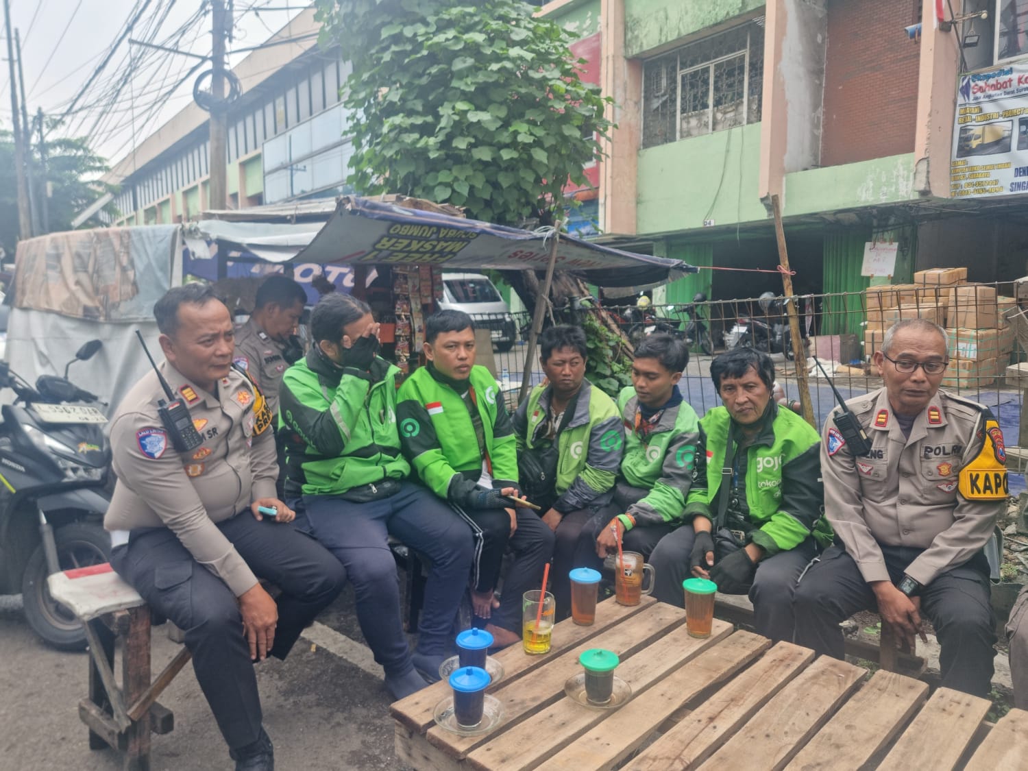 Satlantas Polres Pelabuhan Tanjung Perak Gandeng Komunitas Ojol, Sosialisasikan Operasi Zebra Semeru 2025