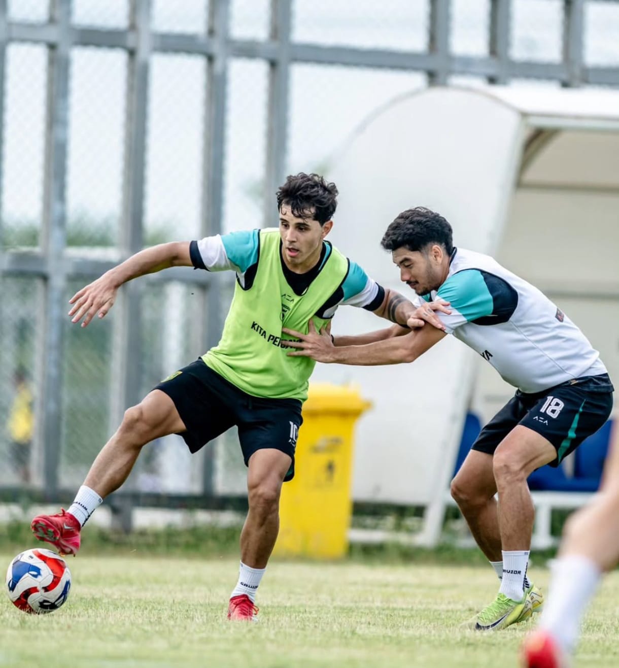 Uston Nawawi Belajar dari Eduardo Perez, Fokus Bangkitkan Persebaya