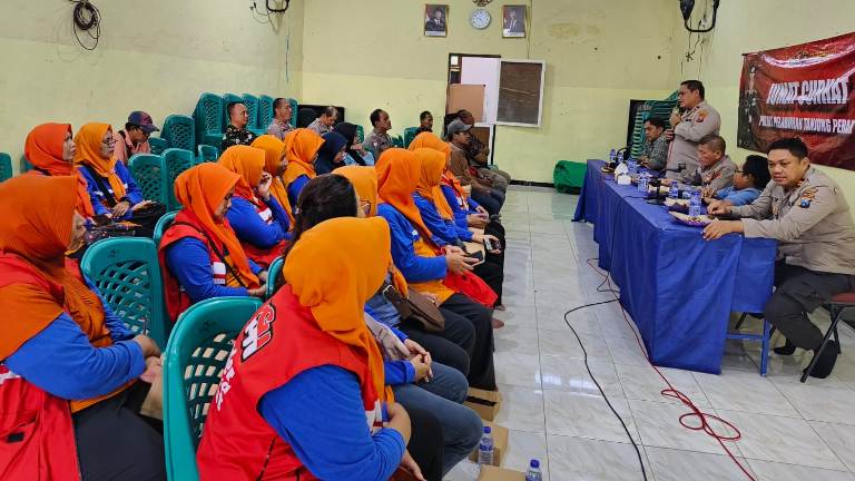 Jumat Curhat Polres Pelabuhan Tanjung Perak Surabaya Ajak Warga Jadi Polisi untuk Diri Sendiri