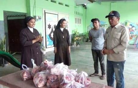 Jurnalis Jember Tebar Toleransi: Bagikan Daging Kurban untuk Non-Muslim dan Abang Becak