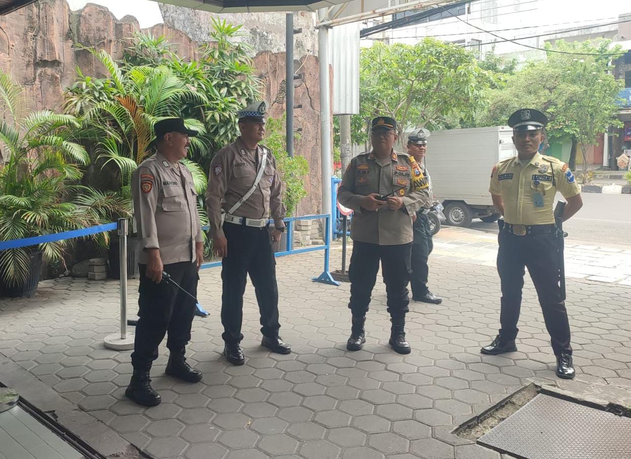 Kapolsek Sawahan Pimpin Patroli Perbankan, Tingkatkan Keamanan dan Imbauan 3C