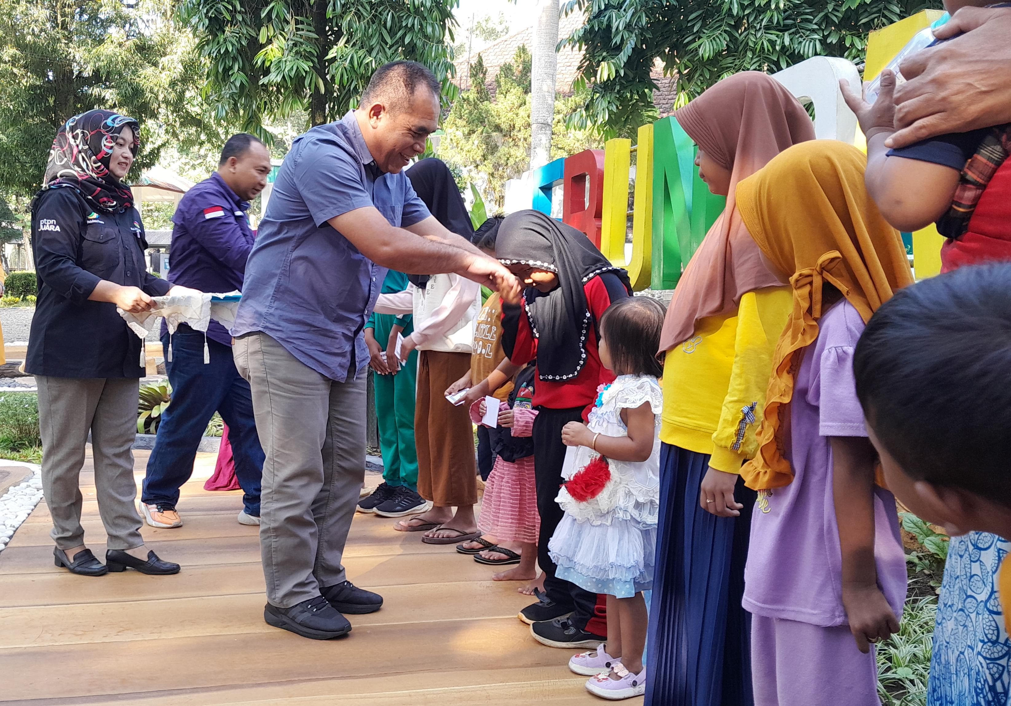 PTPN I Regional 5 Tebar Kebaikan di Momen HUT PTPN Group, Santuni Ratusan Anak Yatim dan Kaum Duafa