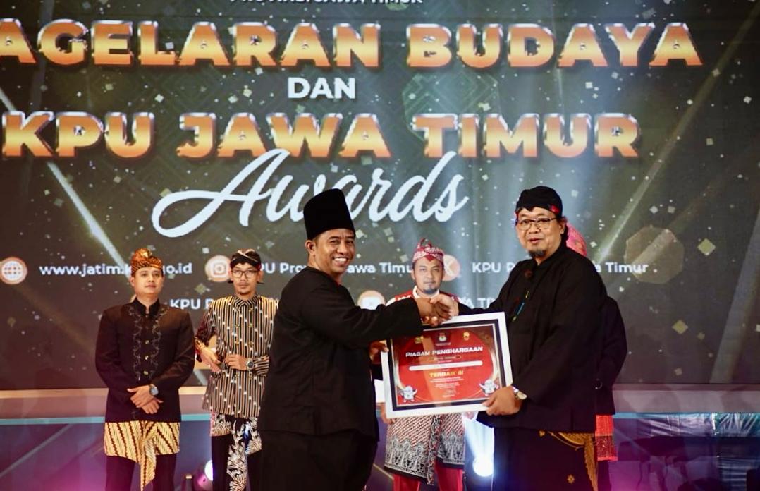 KPU Surabaya Sabet 2 Penghargaan dari KPU Jatim
