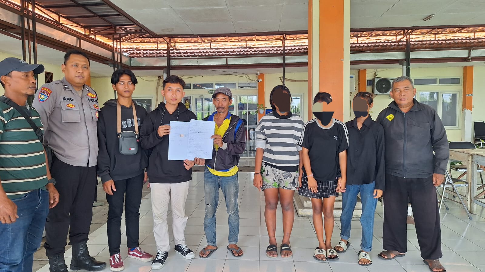 Tepergok Nyuri Ponsel di Masjid Tambak Osowilangun, 3 Perempuan Bawah Umur Diamankan Warga