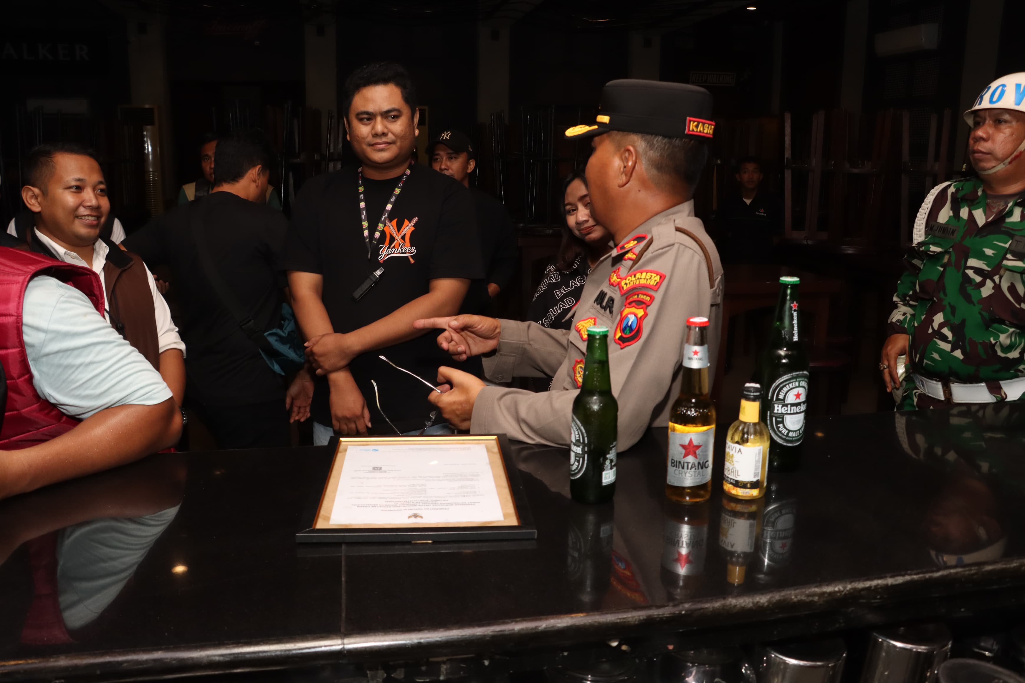 Polresta Banyuwangi Razia Hiburan Malam, Antisipasi Peredaran Miras Ilegal