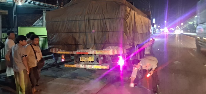 Pemotor Tewas Tabrak Truk Parkir Sembarangan di Gresik, Satlantas Gencarkan Patroli Duduksampeyan