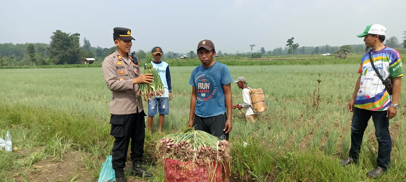 Panen Bawang, AKBP Dani: Polri Harus Terlibat Aktif di Sektor Pangan