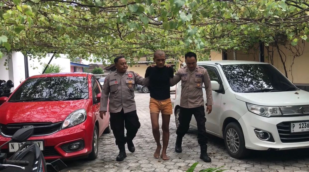 Waria Pengamen di Jember Curi Uang Kotak Amal Masjid untuk Foya-foya Bersama Pacar