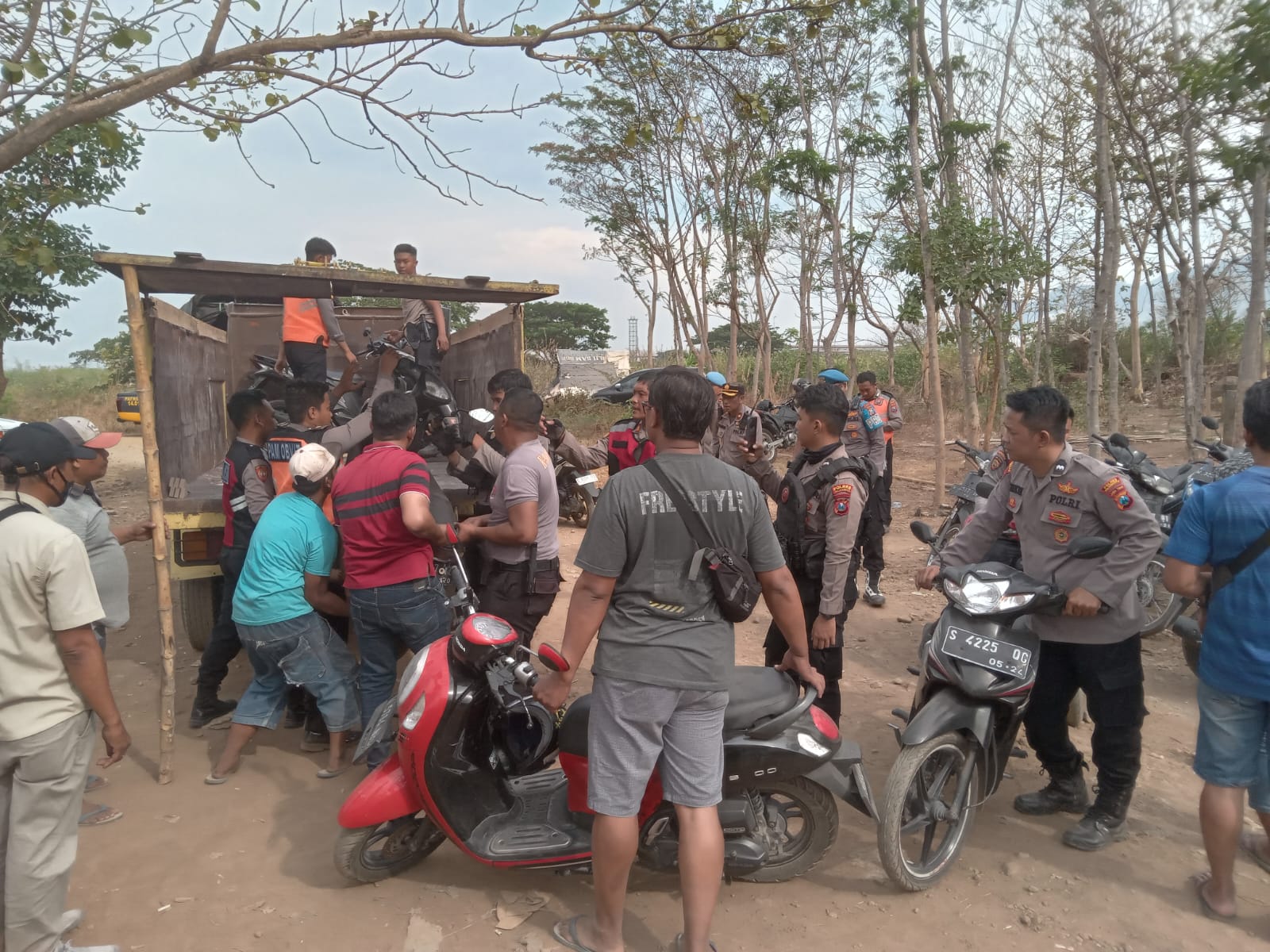 Gerebek Sabung Ayam di Mojokerto, Polisi Amankan Puluhan Ayam dan Motor