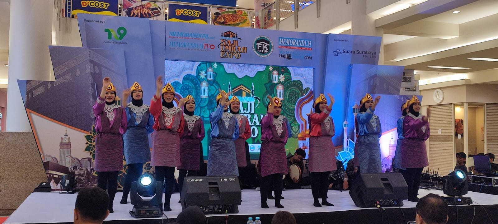 Tampil Penuh Semangat, Tari Saman SMA Al Falah Meriahkan Pameran Haji Umroh Expo